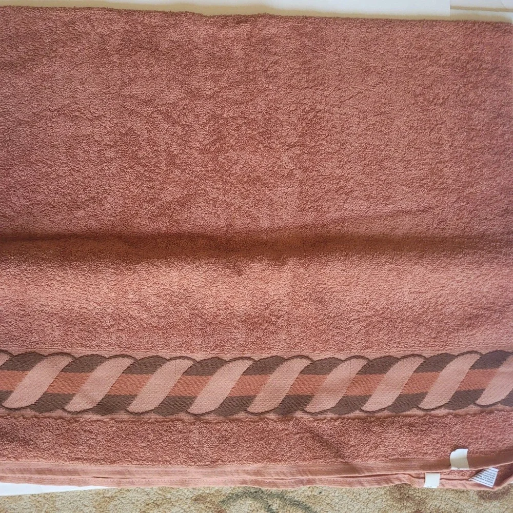 NWT Vintage JC Penny Terracotta Bath Towel Medallion